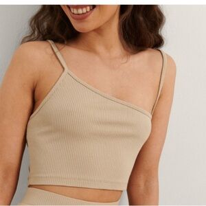 NA-kd Chic Beige Ribbed Crop Top